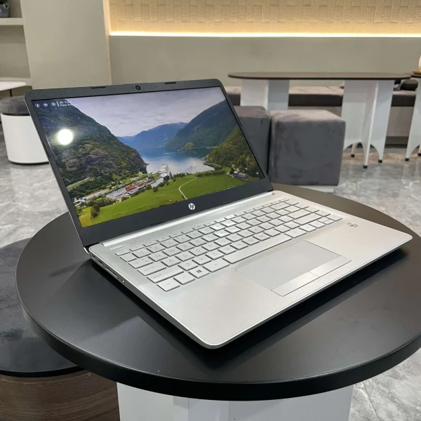 Laptop HP Notebook 14s-cr2005tu/ I5 10210u/ Ram 8GB/ SSD 256GB/ UHD Graphics/ LCD 14" FHD