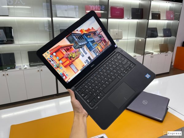 Laptop Dell Latitude 3380 | Core I3 6006U | Ram 4GB | SSD 128GB | HD Graphics 520 | LCD 13.3" HD